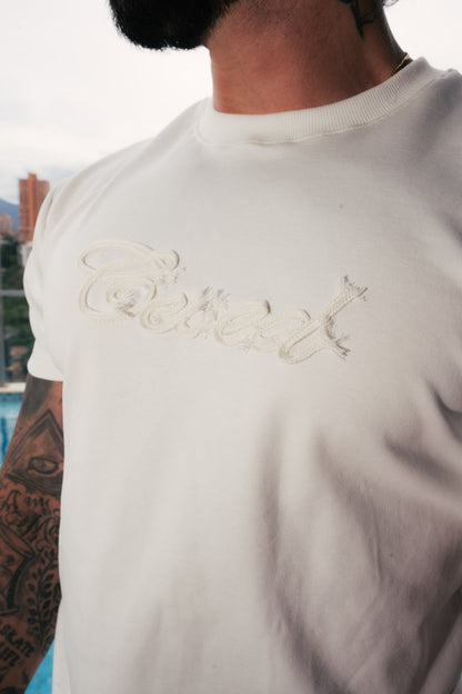 Detalle del logo Ceved bordado en cuerda